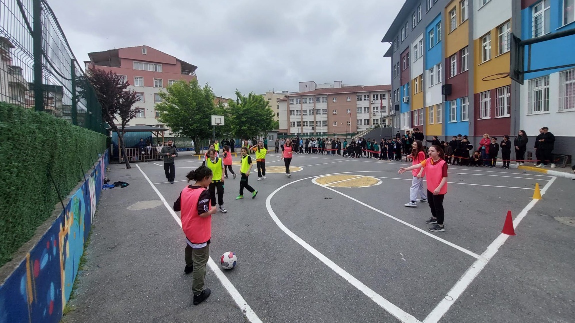 Sınıflar Arası Kız Futbol Turnuvasında bugün final maçları tamamlandı. 