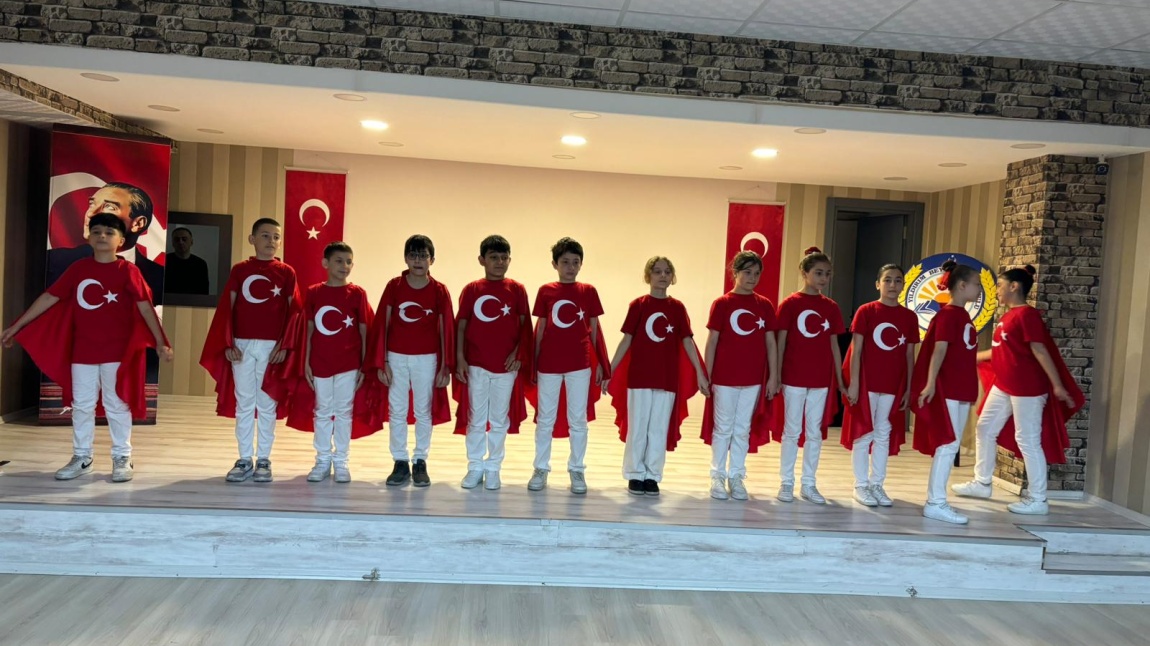 19 Mayıs Atatürk'ü Anma, Gençlik ve Spor Bayramını öğrenci ve öğretmenlerimizle kutladık.